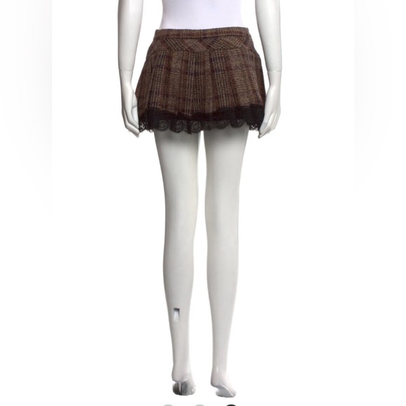 DOLCE & GABBANA
Plaid Print Mini Skirt
Size: S | US4, IT40 - Picture 5 of 7